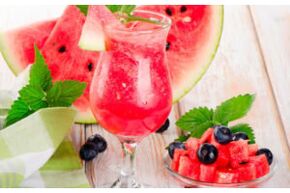 Wassermelonengetränk im Wassermelonen-Diätmenü, um in einer Woche Gewicht zu verlieren