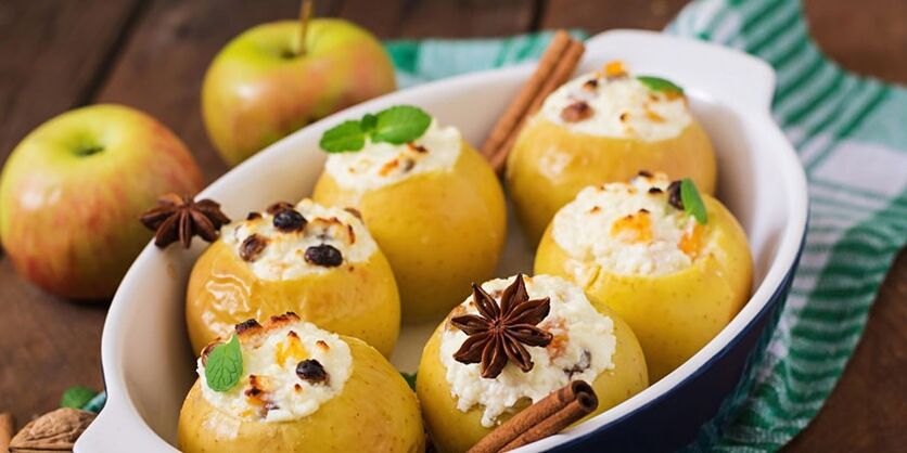 Ein ideales Dessert für eine hypoallergene Diät Bratäpfel mit Hüttenkäse