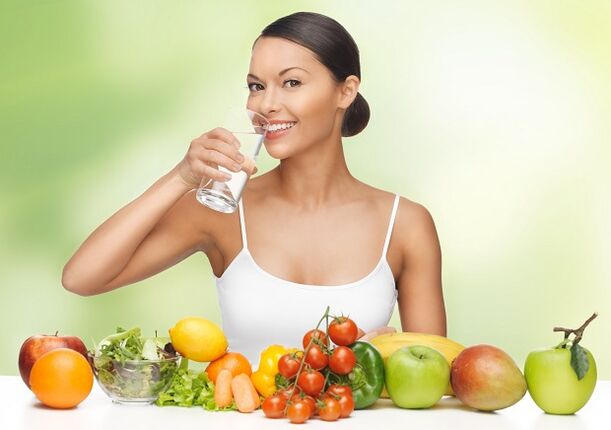 Das Prinzip der Wasserdiät ist die Einhaltung des Trinkregimes, kombiniert mit der Verwendung gesunder Lebensmittel